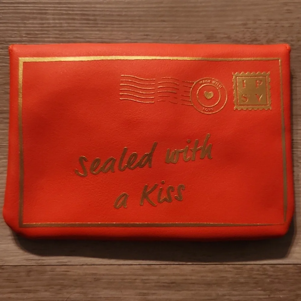 Ipsy Sealed with a Kiss makeup bag